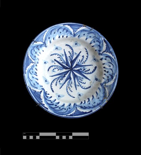 Velký majolikový talíř